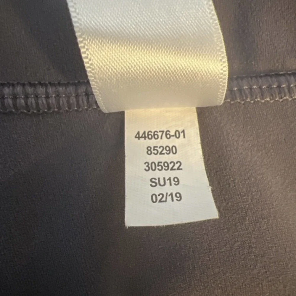 ATHLETA Scalloped Lasercut Tight Capri Legging Sz:Medium Plum/Dusk Pink‎ EUC